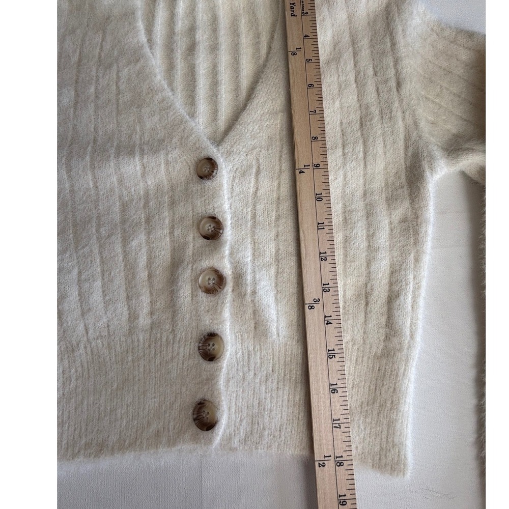 Urban Outfitters Womens Cream Fuzzy Ribbed Cropped Cardigan Sweater Small V-Neck - Picture 7 of 8